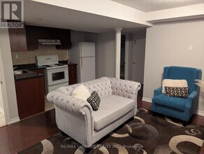 3434 Crimson King Cir in Mississauga, ON - Building Photo - Building Photo