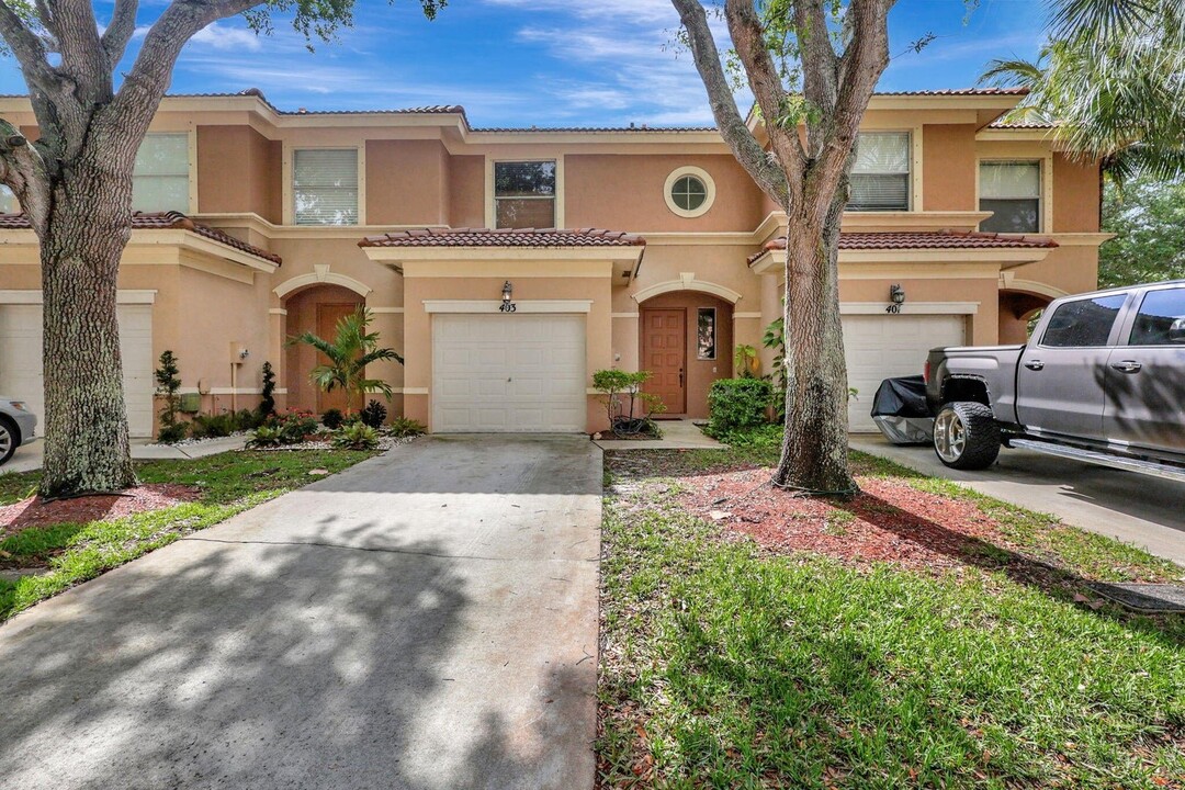 403 Rainbow Springs Terrace in Royal Palm Beach, FL - Building Photo