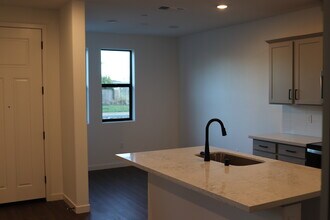 8133 Bodway Pky in Rohnert Park, CA - Building Photo - Building Photo