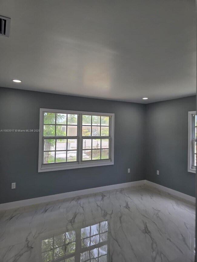 744 NW 137th St in Miami, FL - Building Photo - Building Photo