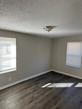 8027 Chestnut Ave in Kansas City, MO - Building Photo - Building Photo