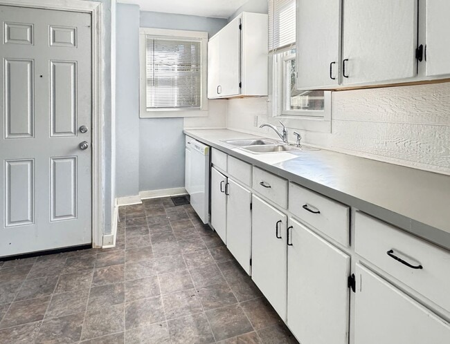 750 Lake Dr SE in Grand Rapids, MI - Building Photo - Building Photo