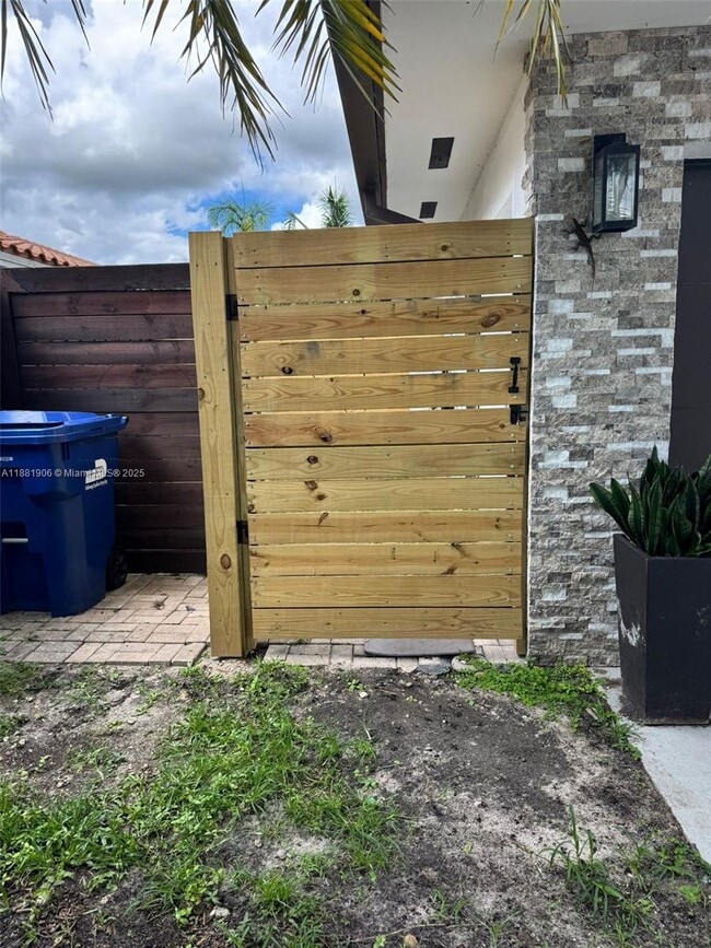 15620 SW 146th Ave in Miami, FL - Building Photo - Building Photo