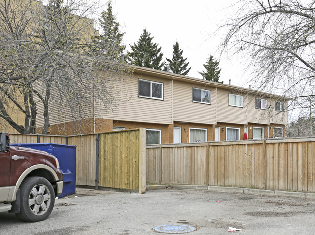 405 40th Ave NW in Calgary, AB - Building Photo - Building Photo