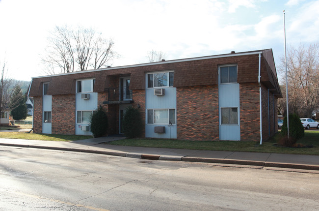 309 W Race Ave in Elmwood, WI - Building Photo - Building Photo