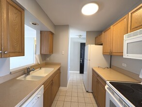 669 Quail Creek Dr in Grayslake, IL - Building Photo - Building Photo