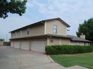 Cedar Ridge Townhomes in Arlington, TX - Foto de edificio - Building Photo