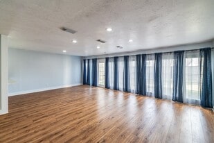 3939 Knollcrest Dr in Montgomery, TX - Building Photo