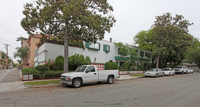 825 S 6th St in Burbank, CA - Foto de edificio - Building Photo