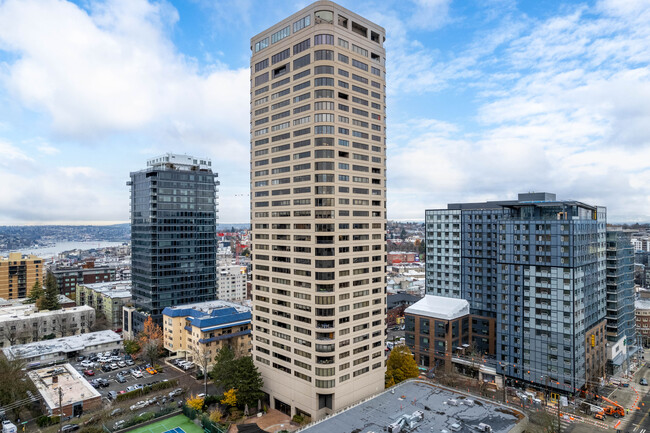 First Hill Plaza in Seattle, WA - Foto de edificio - Building Photo