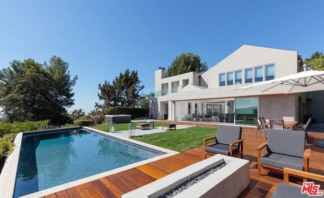 2528 Westridge Rd in Los Angeles, CA - Building Photo - Building Photo