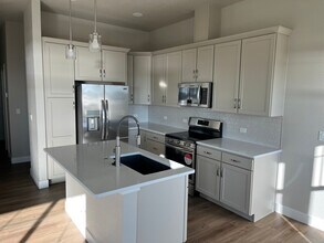 4176 Trapper Lake Dr in Loveland, CO - Foto de edificio - Building Photo