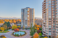 Regency Park Towers in Abbotsford, BC - Building Photo - Building Photo