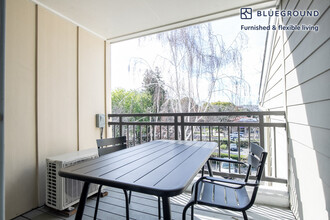 1050 Benton St, Unit FL3-ID308 in Santa Clara, CA - Building Photo - Building Photo