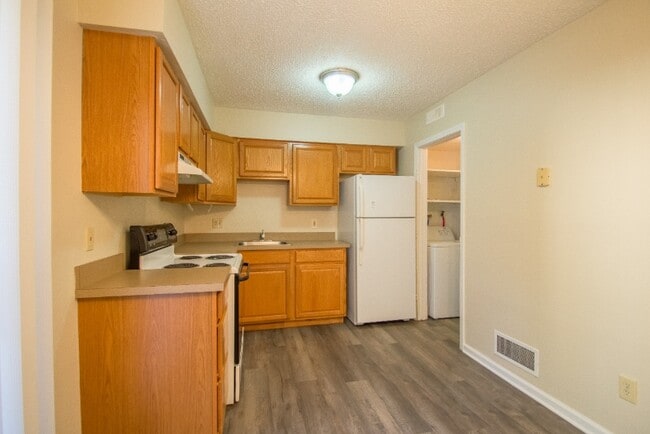 221 Peppertree Ln in Painesville, OH - Building Photo - Building Photo