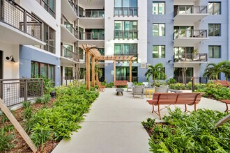 Inscription Channel District in Tampa, FL - Foto de edificio - Building Photo