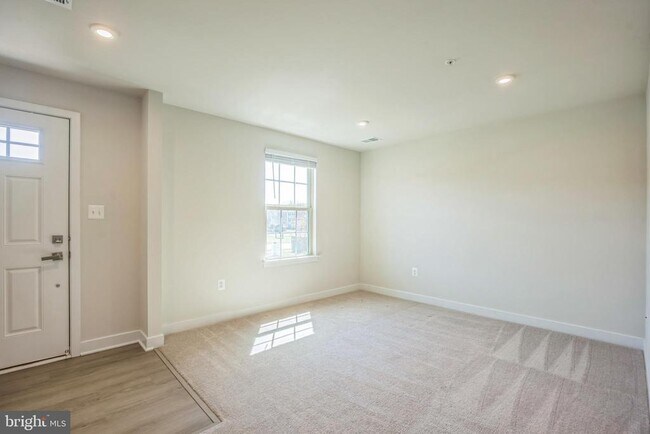 14737 Mattawoman Dr in Brandywine, MD - Foto de edificio - Building Photo