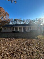 190 Winston Dr in Mcdonough, GA - Building Photo