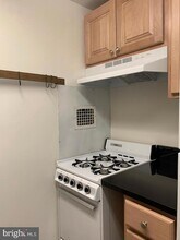 4 Monroe St, Unit 911 in Rockville, MD - Building Photo - Building Photo