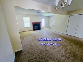 12 Owl Creek Ct in Hampton, VA - Building Photo - Building Photo