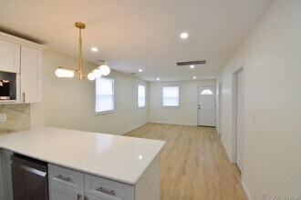 36 S 5th Ave in Brentwood, NY - Building Photo - Building Photo