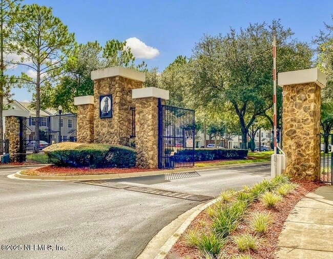 property at 3502 Summerlin Ln N