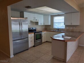 3817 SE 11th Ave in Cape Coral, FL - Building Photo - Building Photo