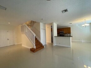 1156 Chinaberry Dr in Weston, FL - Building Photo - Building Photo