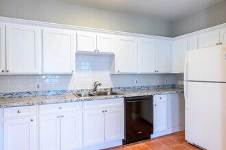 11 Middle St, Unit 1 in Hadley, MA - Building Photo - Building Photo