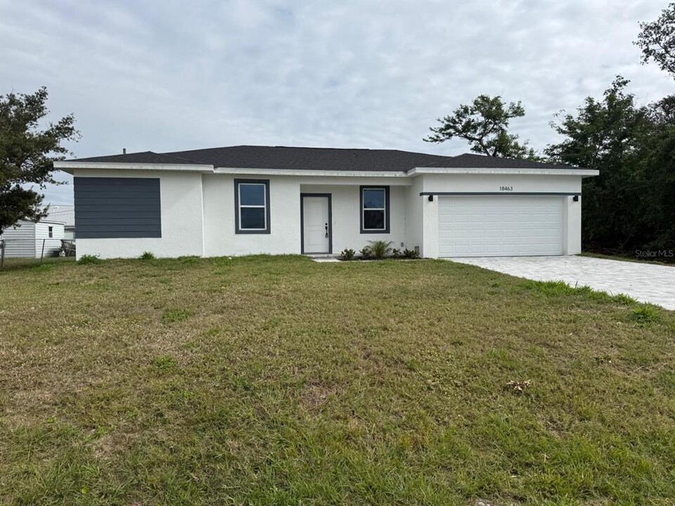 18463 Alphonse Cir in Port Charlotte, FL - Building Photo