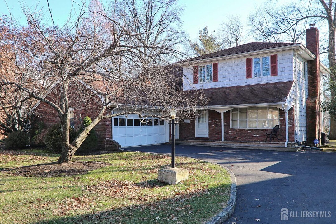 240 Twin Oaks Terrace in Westfield, NJ - Building Photo