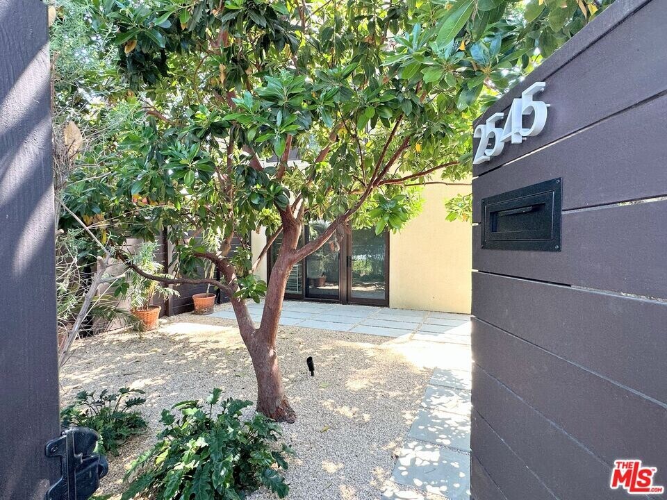 2545 Kelton Ave in Los Angeles, CA - Building Photo