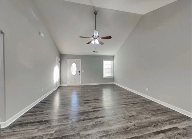 2010 W Date Tree Rd in Colton, CA - Foto de edificio - Building Photo