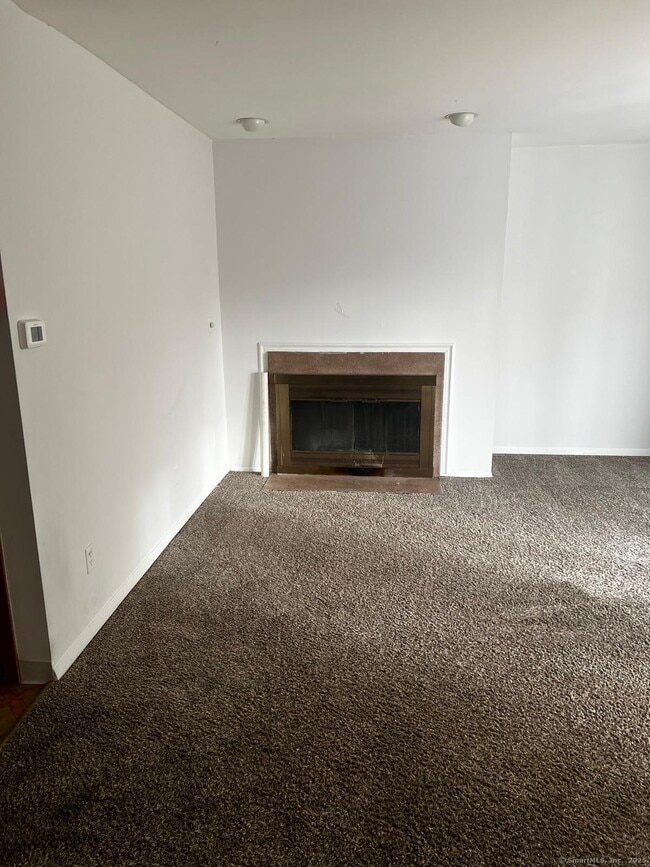 30 Glenview Dr in Cromwell, CT - Foto de edificio - Building Photo