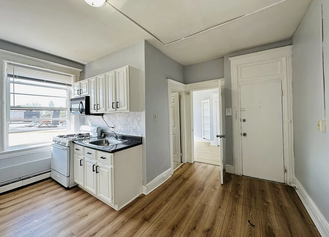 73 Woodlawn Ave in Jersey City, NJ - Building Photo - Building Photo