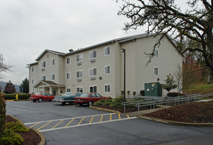 Meadow Creek Retirement Center in Roseburg, OR - Building Photo
