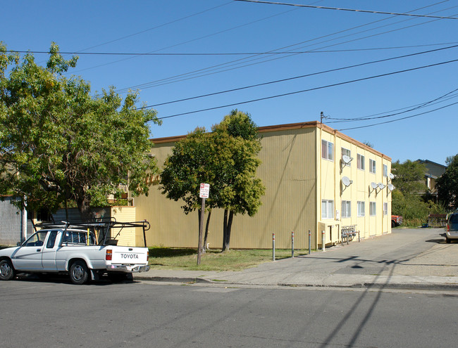 1304 Leafwood Dr in Novato, CA - Building Photo - Building Photo