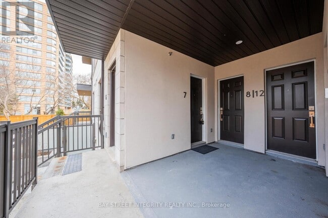 4045 Hickory Dr in Mississauga, ON - Building Photo - Building Photo