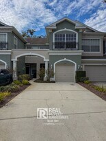 2047 Park Crescent Dr in Land O Lakes, FL - Building Photo