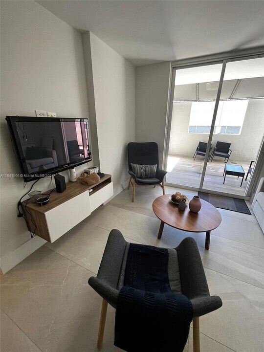185 SE 14th Terrace in Miami, FL - Foto de edificio