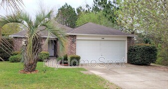 2488 Gulf Breeze Ave in Pensacola, FL - Building Photo