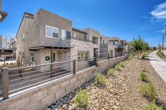 1579 Hopeful Lark Ln in Las Vegas, NV - Building Photo - Building Photo