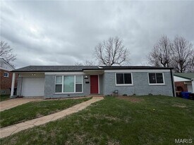 1119 N McKnight Rd in St. Louis, MO - Building Photo