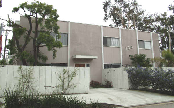 130 Eastwind St SW in Venice, CA - Foto de edificio