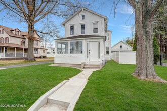 448 Monmouth Rd in West Long Branch, NJ - Building Photo - Building Photo