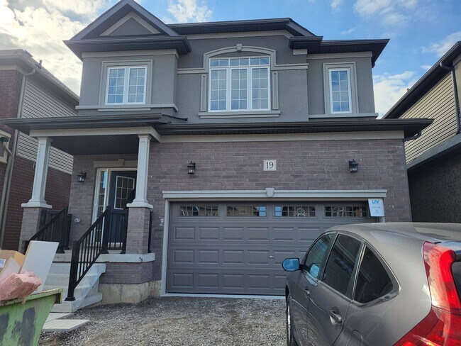 19 Tooker Dr in Brantford, ON - Building Photo - Building Photo