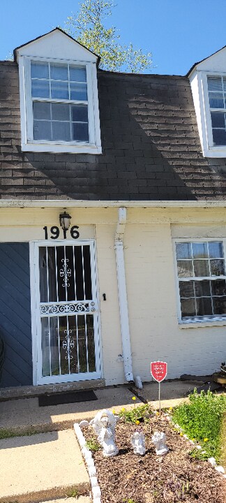 1916 Village Green Dr in Hyattsville, MD - Building Photo