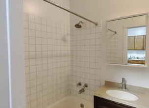3354 N Broadway St, Unit 2R in Chicago, IL - Building Photo - Building Photo