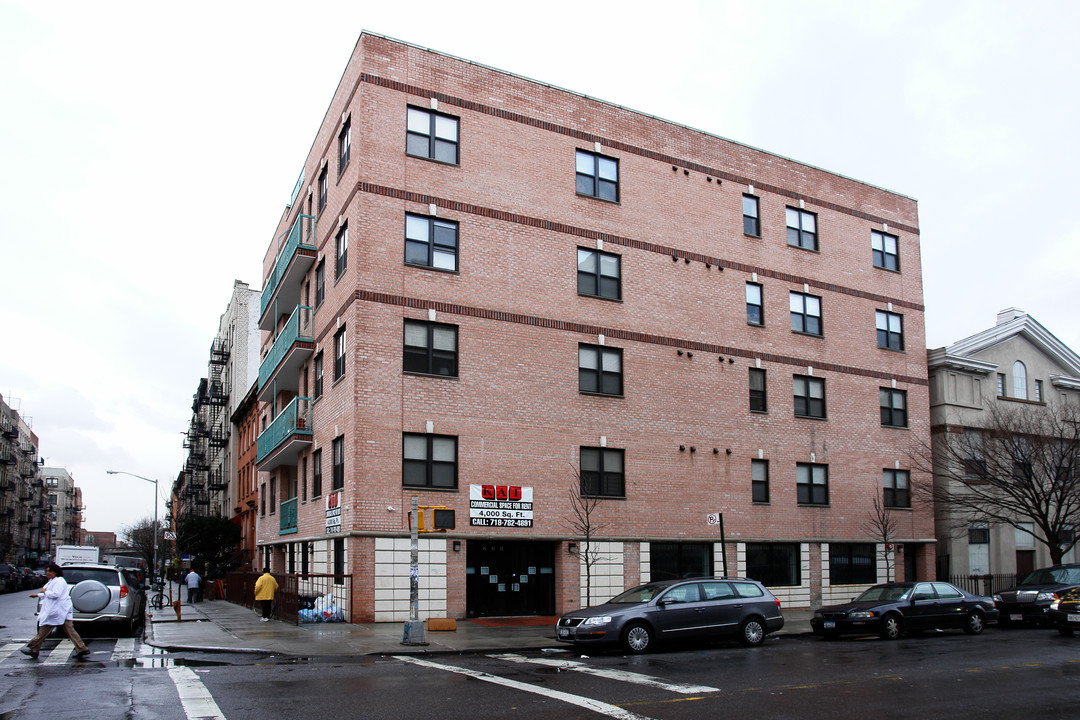 208 S 3rd St in Brooklyn, NY - Building Photo