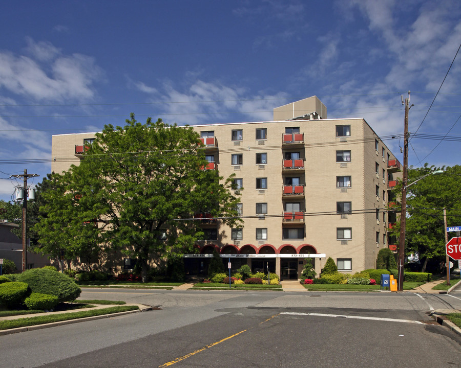 The Main Willow House in Hackensack, NJ - Building Photo